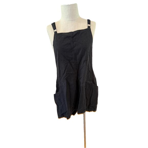 Torrid RomperWomens Size 2 2X. Black Crossback Adjustable Wide Strap Pockets - Picture 2 of 9